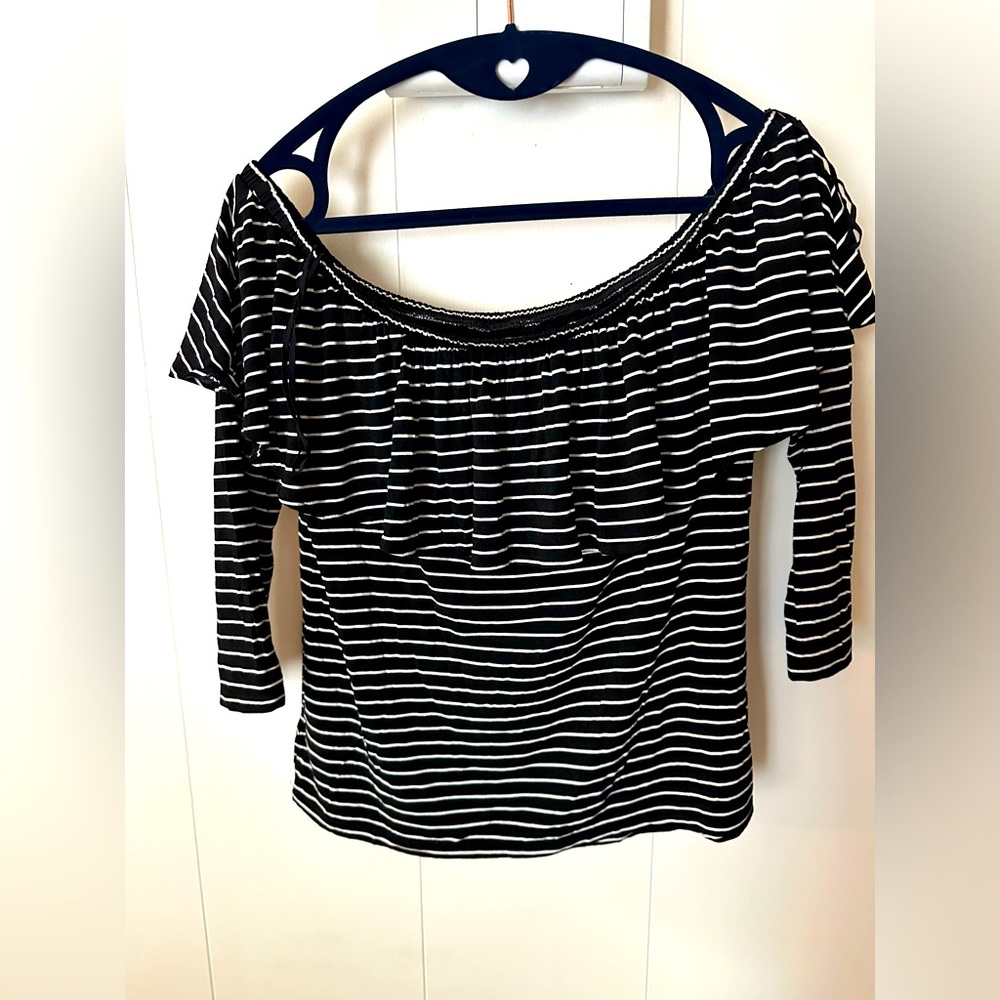 American Eagle off the shoulder top. Size small.